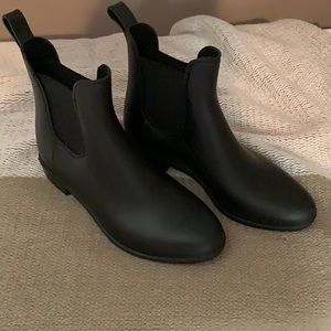 Women’s Rain Boots - NWOT - Never worn